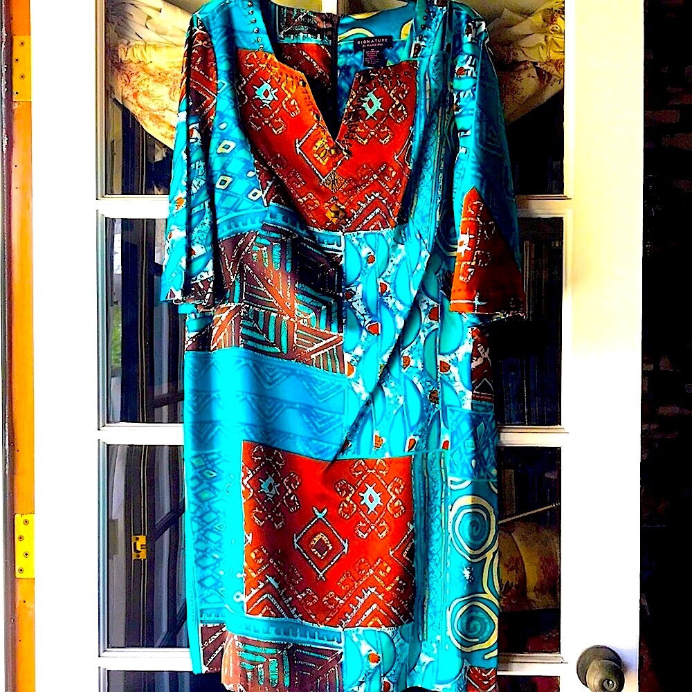 Signature By Robbie Bee Tunic Style Satiny feel and fully Lined from STEIN MART